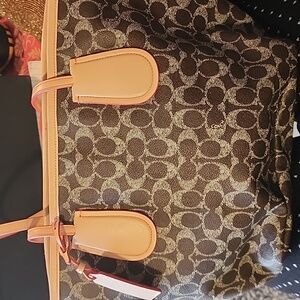 2 handle barely used purse roomy in great shape